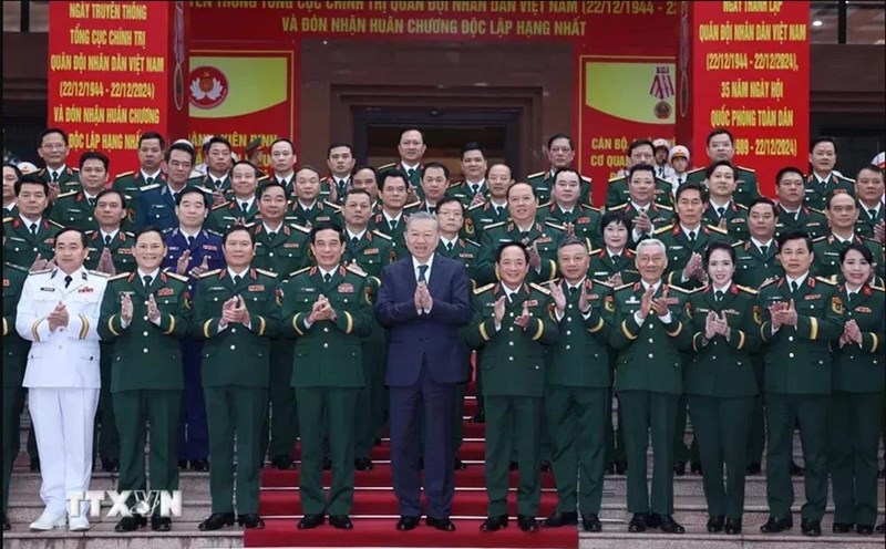 General Secretary To Lam with delegates at the ceremony to celebrate the 80th anniversary of the General Department of Politics of the Vietnam People's Army. Photo: VNA