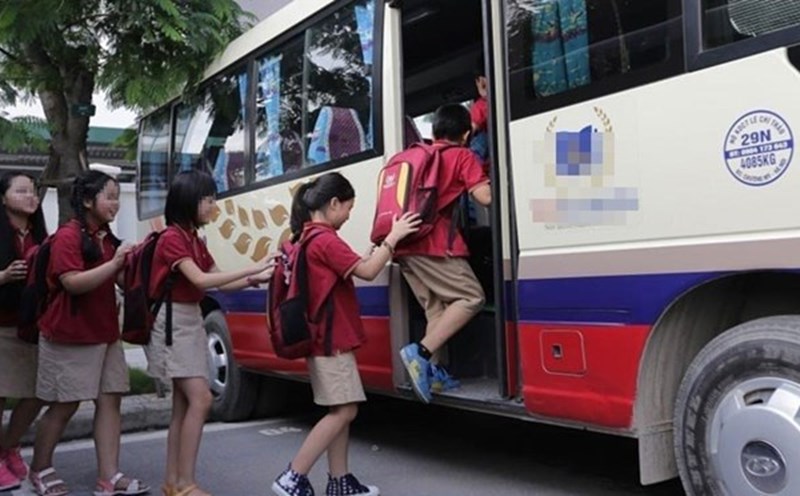 The Law on Road Traffic Order and Safety will take effect in 2025, at which time children participating in traffic will be better protected. Illustration: Tuan Luong