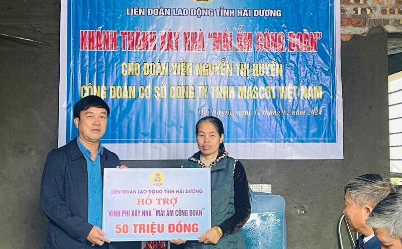 Hai Duong Labor Federation supports the construction of "Union Shelter" houses for 2 female union members in difficult circumstances. Photo: Mai Huong
