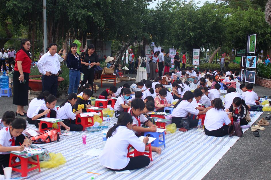 Day la hoat dong nam trong chuoi su kien cua Chuong trinh cong bo De an bao ton va phat trien Seu dau do tai Vuon Quoc gia Tram Chim. Anh: Thanh Mai