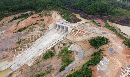 Dự án Hồ chứa nước Cánh Tạng, tỉnh Hòa Bình đang thi công. Ảnh: Minh Chuyên