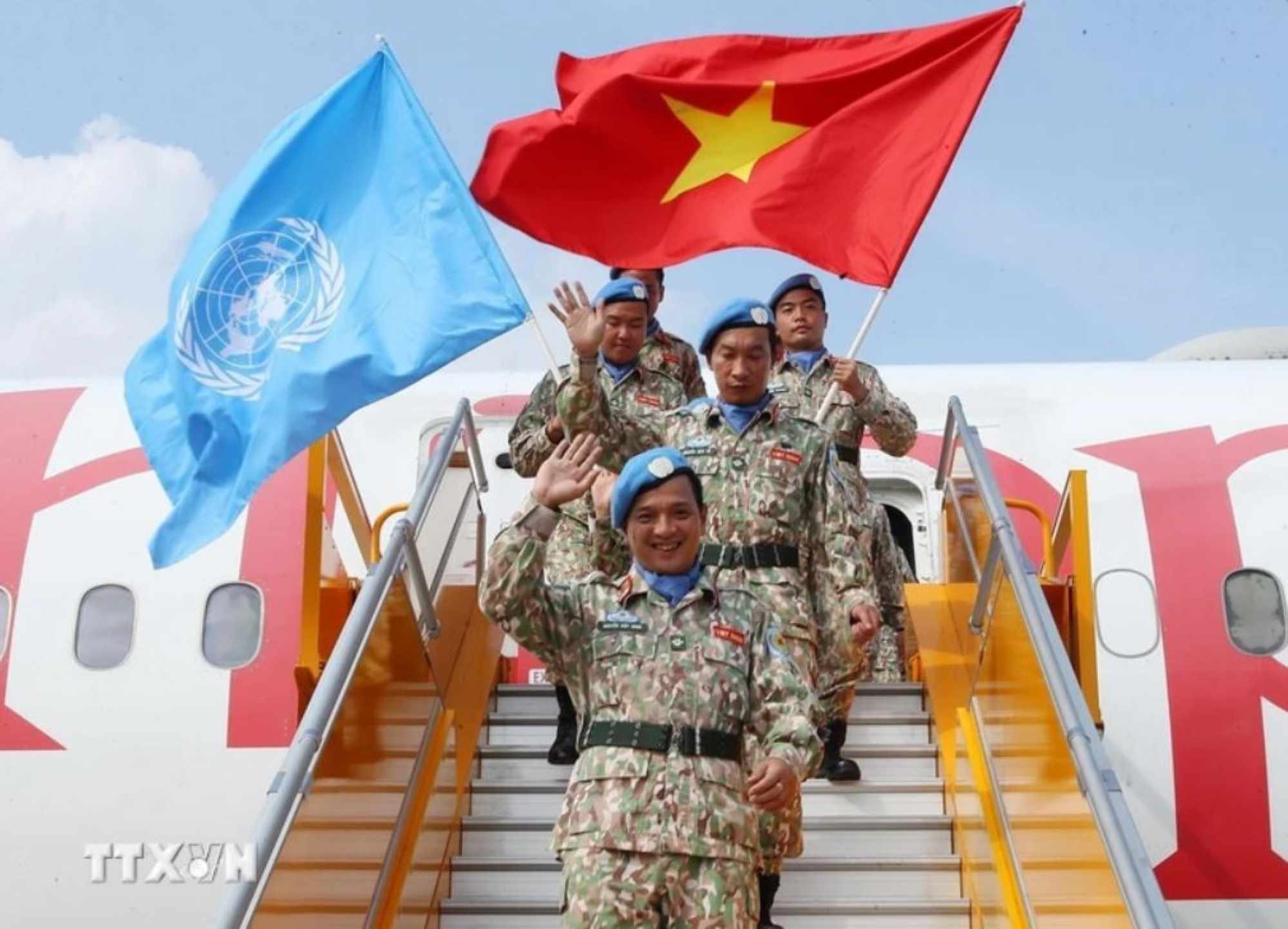 Officers of Engineering Team No. 2. Photo: VNA