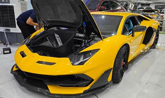 Cận cảnh siêu xe Lamborghini Aventador được độ body kit SVJ đang gây chú ý ở TPHCM. Ảnh: Hồng Phúc