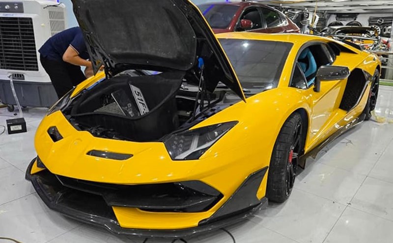 Close-up of the Lamborghini Aventador supercar with SVJ body kit that is attracting attention in Ho Chi Minh City. Photo: Hong Phuc