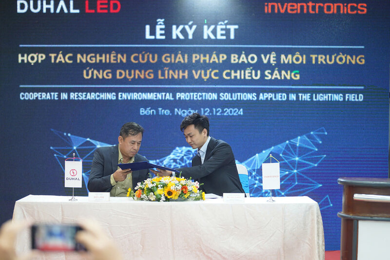 Leaders of DUHAL Company and representatives of Inventronics Group at the signing ceremony. Photo: DNCC