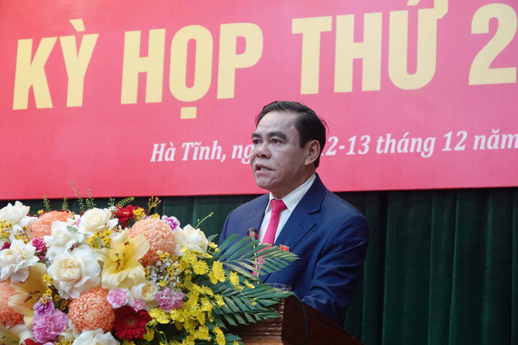 Chairman of Ha Tinh Provincial People's Committee Vo Trong Hai gave a speech explaining and directing the resolution of outstanding issues to promote socio-economic development in the coming time. Photo: Tran Tuan.