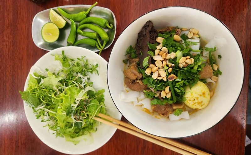Quang noodles. Photo: Hoang Bin