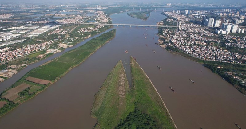 Two Red Rivers Red River - the river that builds civilization