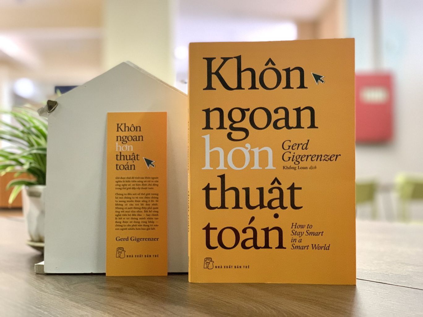 Book "Wisper than Algorithms". Photo: Publisher