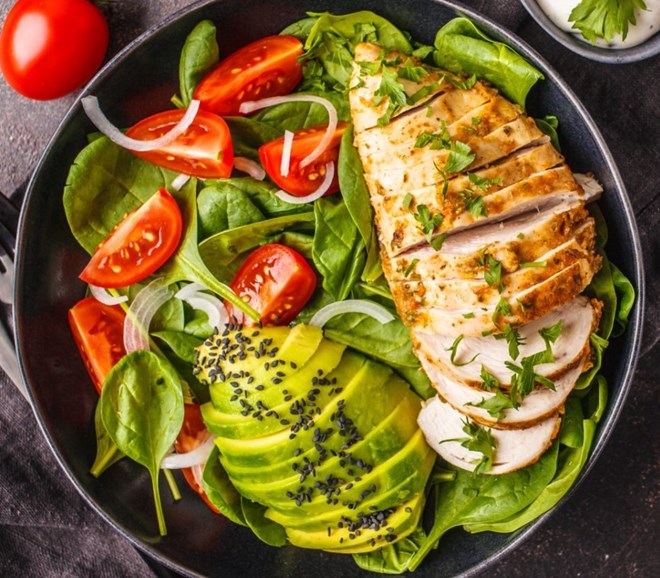 A one-week visceral fat-reducing lunch menu is not only an effective way to control weight but also improve overall health. Photo: Tuan Dat.