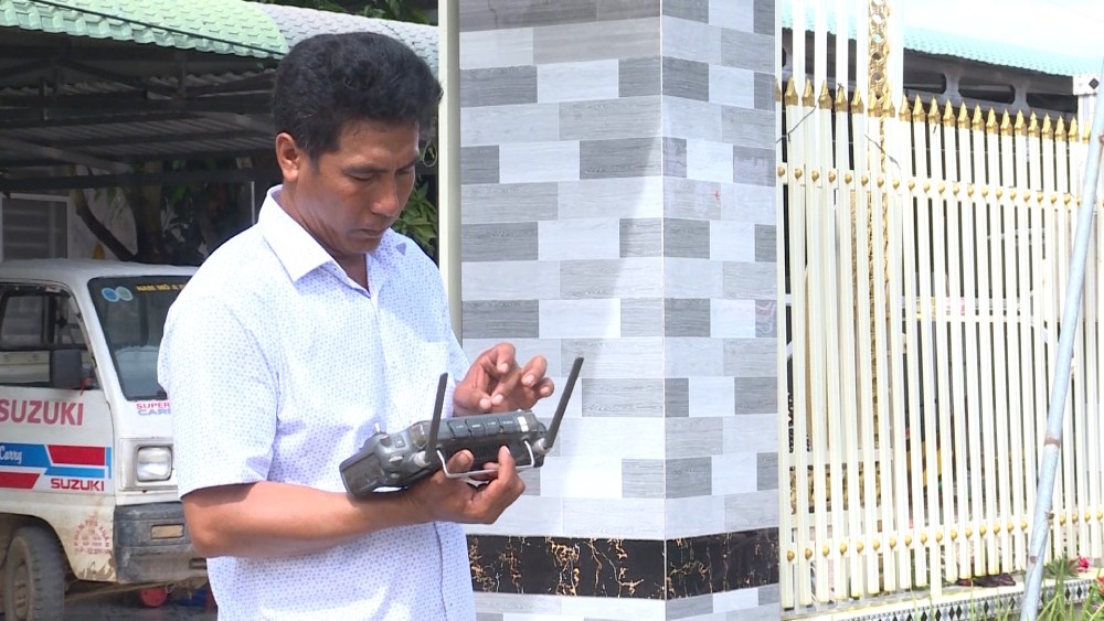 Local people love and respect Khmer farmers who are good, creative, and bold in applying technology. Photo: Xuan Nhi