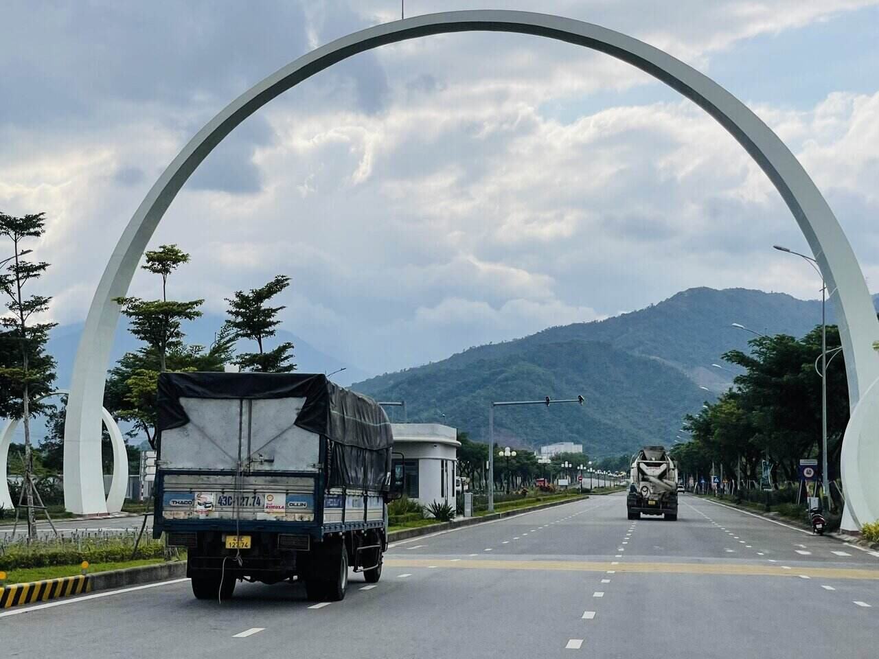 Da Nang passed a series of resolutions on investment and construction of Da Nang City. Photo: Mai Huong