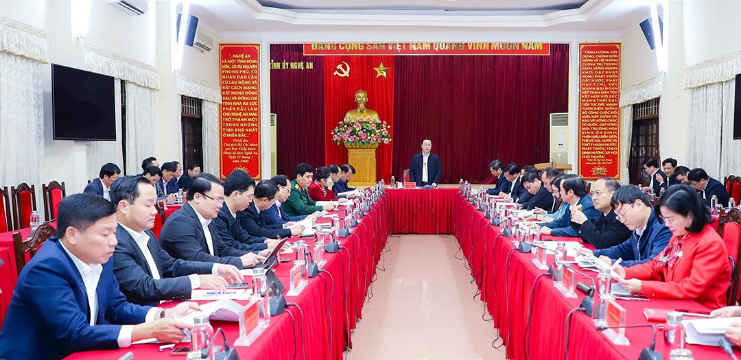 Nghe An province held a conference to approve the orientation plan to reorganize, streamline the apparatus, and merge agencies and units. Photo: Pham Bang
