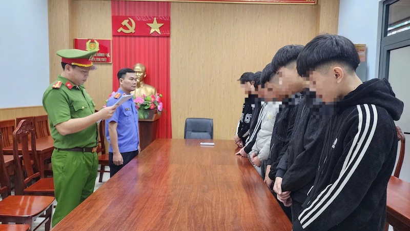 Công an quận Hải Châu, TP Đà Nẵng tạm giam 7 đối tượng đánh nhau, gây rối trật tự công cộng xảy ra tối 4.10 vừa qua. Ảnh: Công an TP Đà Nẵng