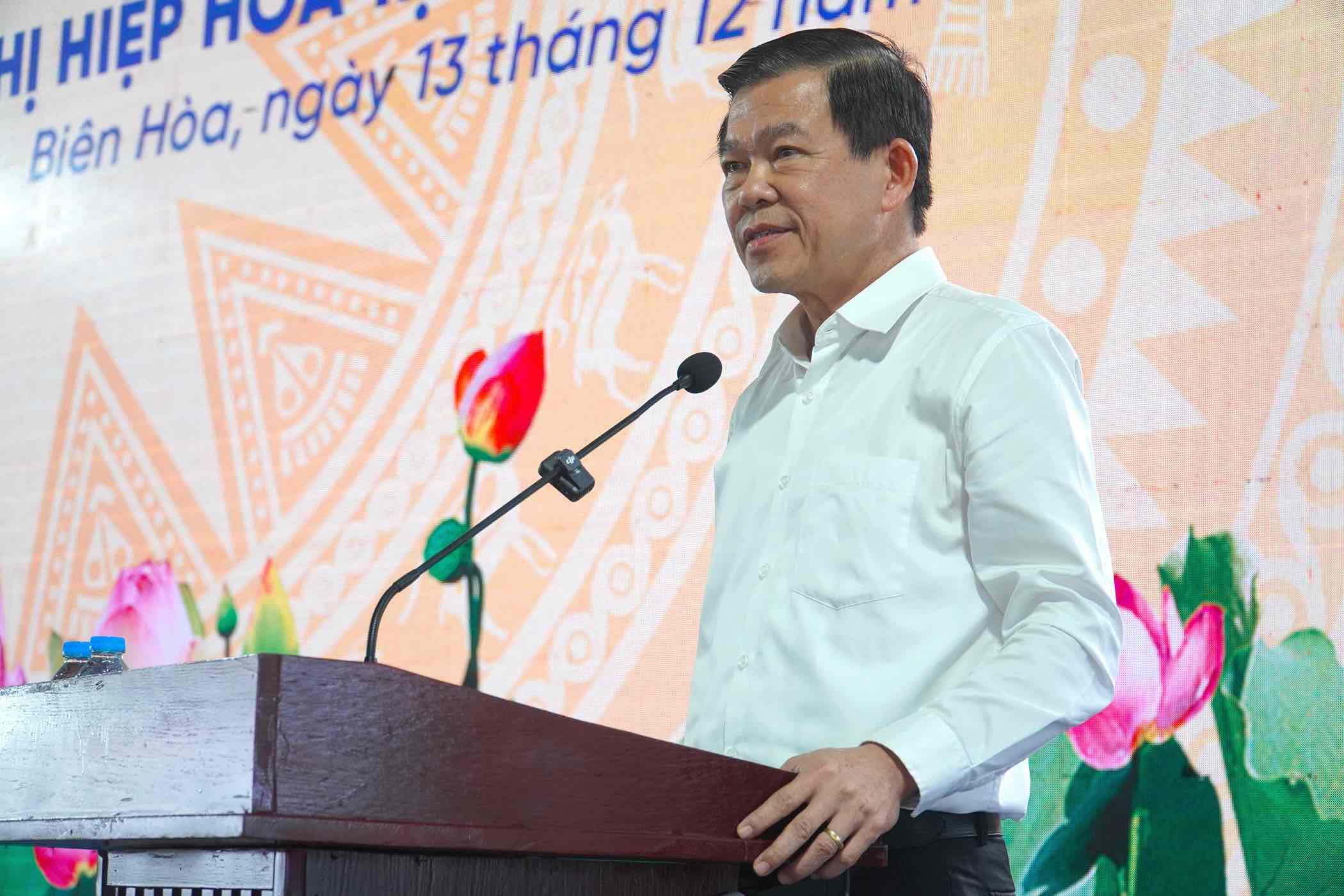 Bi thu Tinh uy Dong Nai Nguyen Hong Linh phat bieu tai buoi doi thoai. Anh: HAC