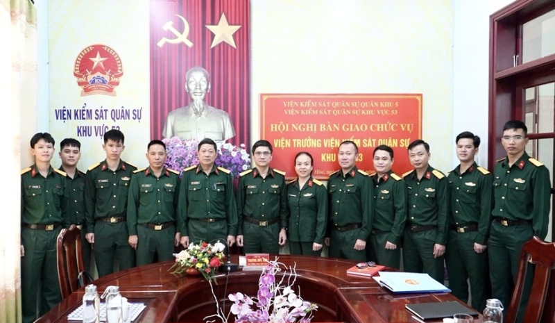 From December 1, 2024, the age limit for active service of officers of the Vietnam People's Army at the rank of colonel is 58 years old. In case the army has a need, officers with sufficient political qualities, ethics, capacity, health and volunteering can have their active service age extended according to regulations but not more than 05 years; in special cases, it can be extended according to regulations of the Minister of National Defense. Photo: Xuan Duong