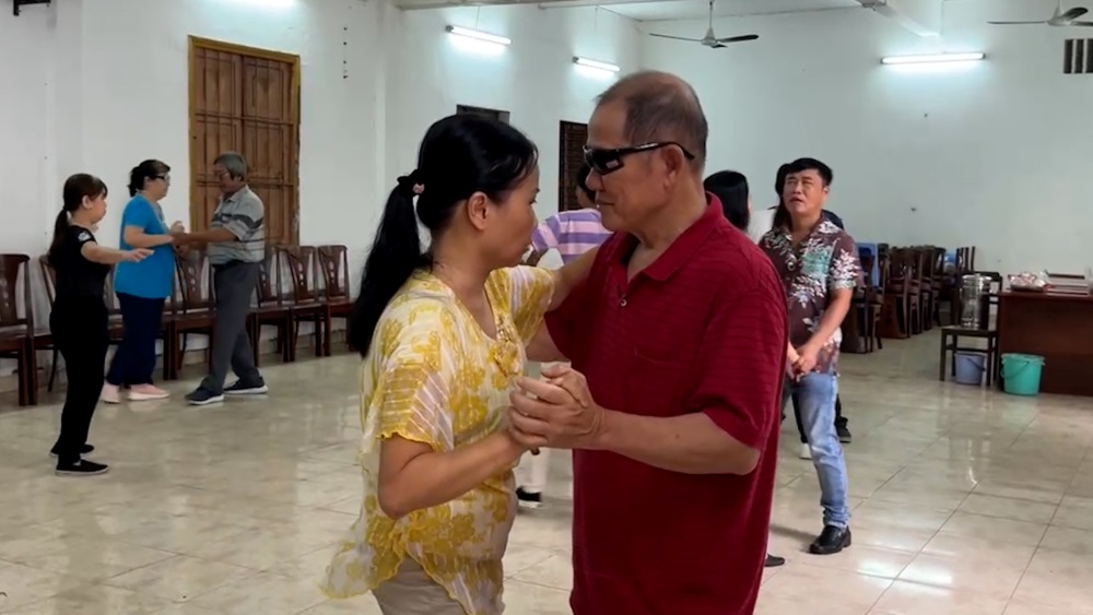 Special dance class in HCMC, teachers don't need to dance