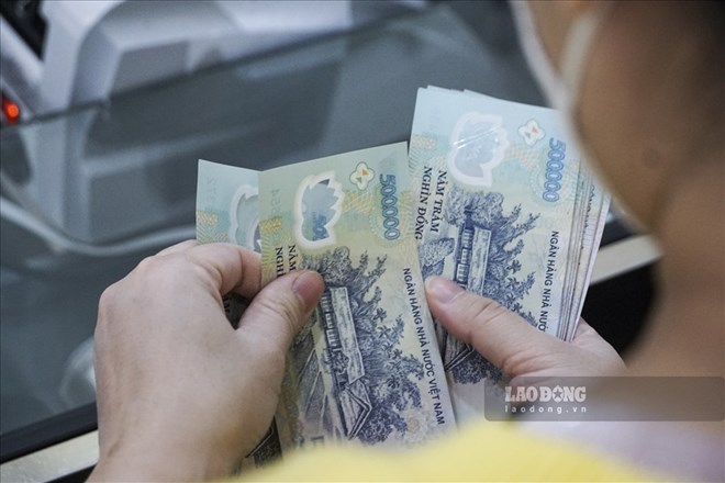 VPBank's interest rates increase, depositing 100 million VND earns 11.2 million VND in interest. Photo: Hai Nguyen.