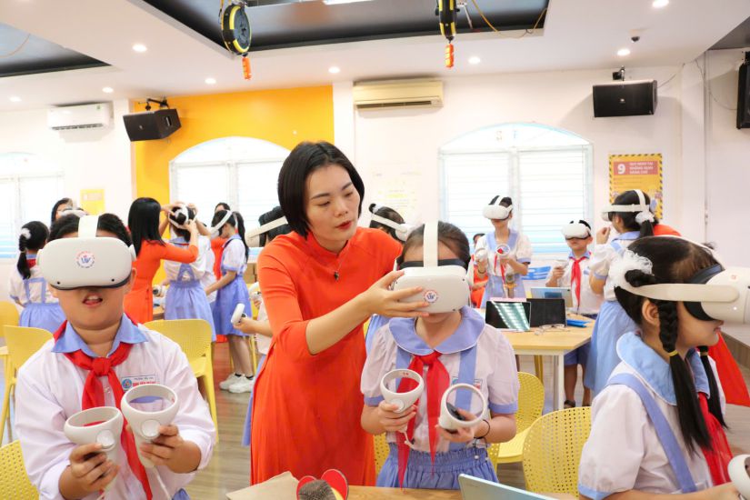 Hai Phong City Education Union members apply AI in teaching. Photo: Minh Khue