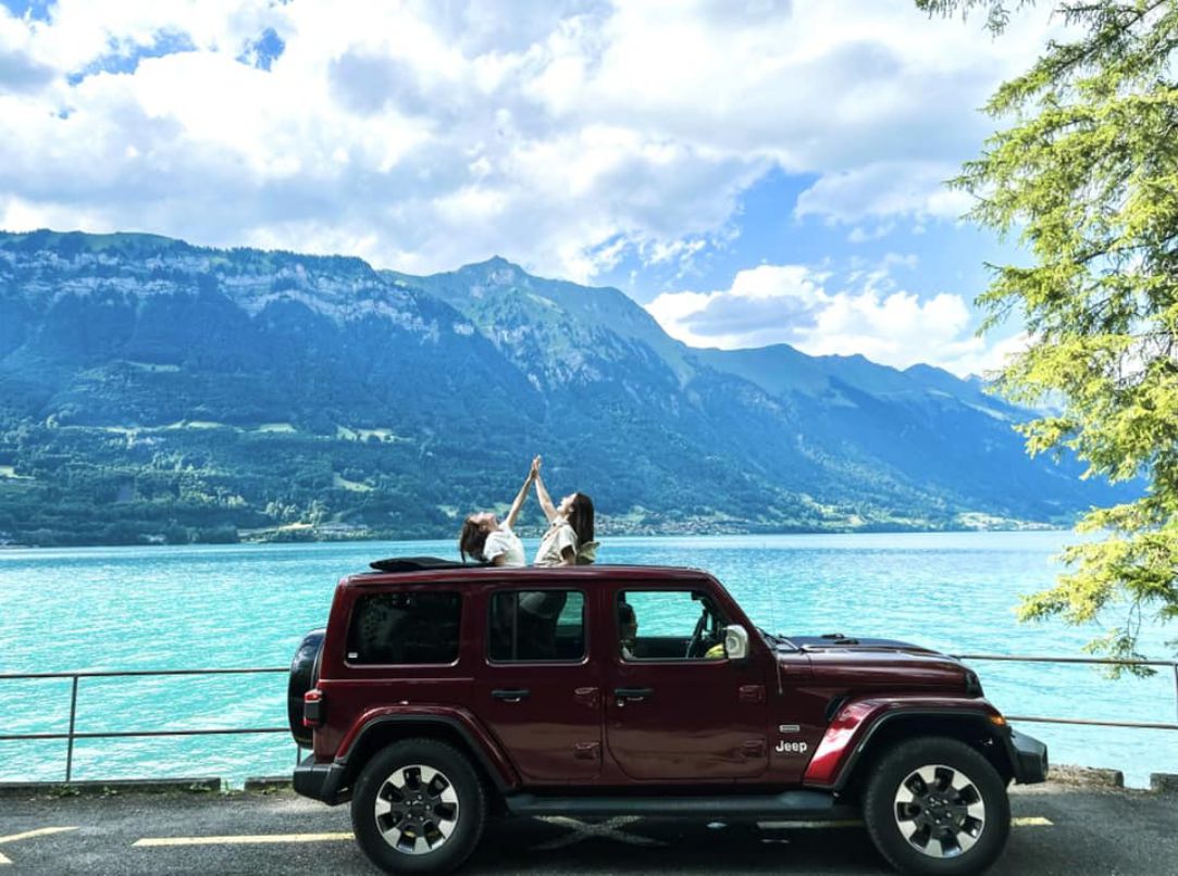 Two close friends by Interlaken Lake, Switzerland. Photo: Nguyen Loan
