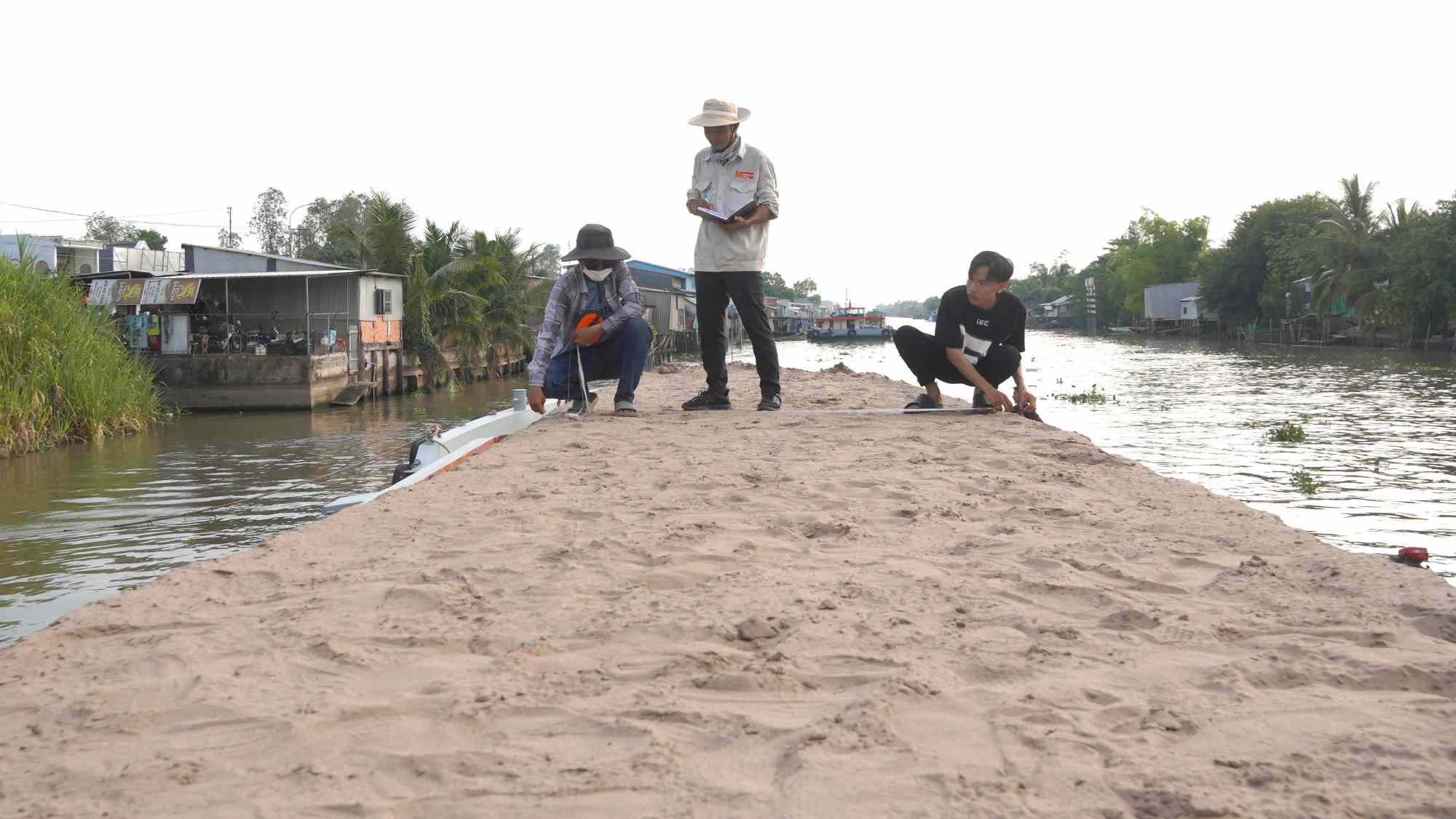 New component project 2 brings in more than 1 million cubic meters of sand. Photo: Ta Quang