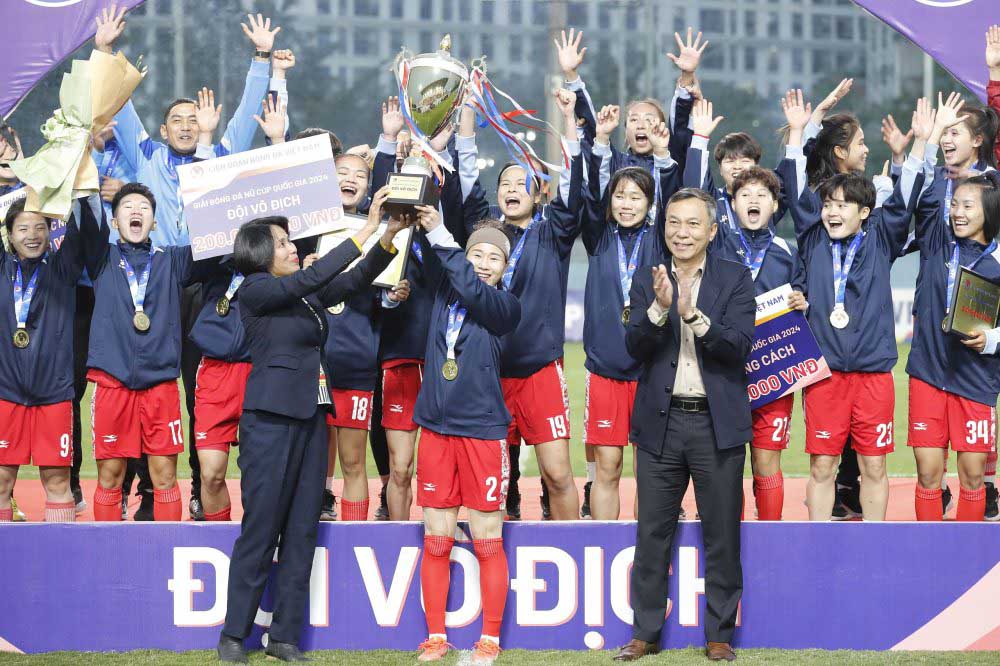 Vietnam National Coal and Minerals successfully defended the championship title of the 2024 National Women's Cup. Photo: VFF