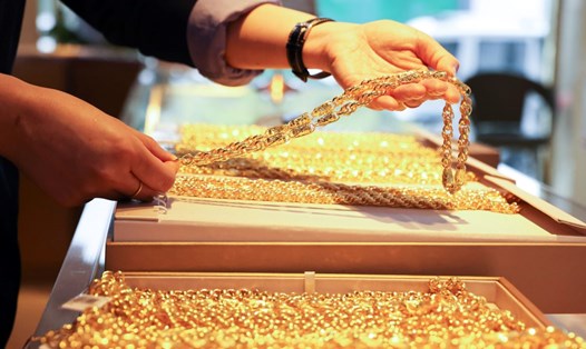Giá vàng được dự báo có thể tăng tới 3.000 USD/ounce. Ảnh: Xinhua