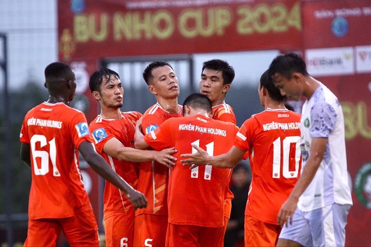 Cac doi bong se tranh tai de tim ra chu nhan cua chiec cup vo dich cung phan thuong len den 50 trieu dong. Anh: BTC