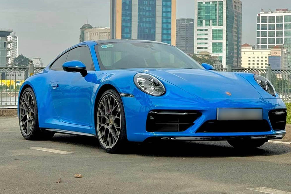 The 2022 Porsche Carrera 4S supercar attracts attention with a selling price of 7.8 billion VND. Photo: Supercar In VietNam