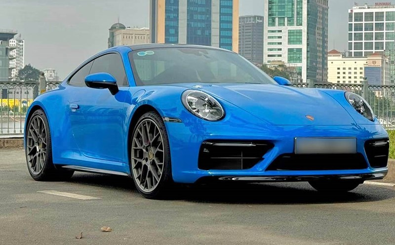 The 2022 Porsche Carrera 4S supercar attracts attention with a selling price of 7.8 billion VND. Photo: Supercar In VietNam