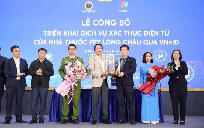 The Ministry of Public Security and FPT Long Chau cooperate to provide people with more convenience in buying medicine online right on VNeID. Photo: Provided by the Organizing Committee