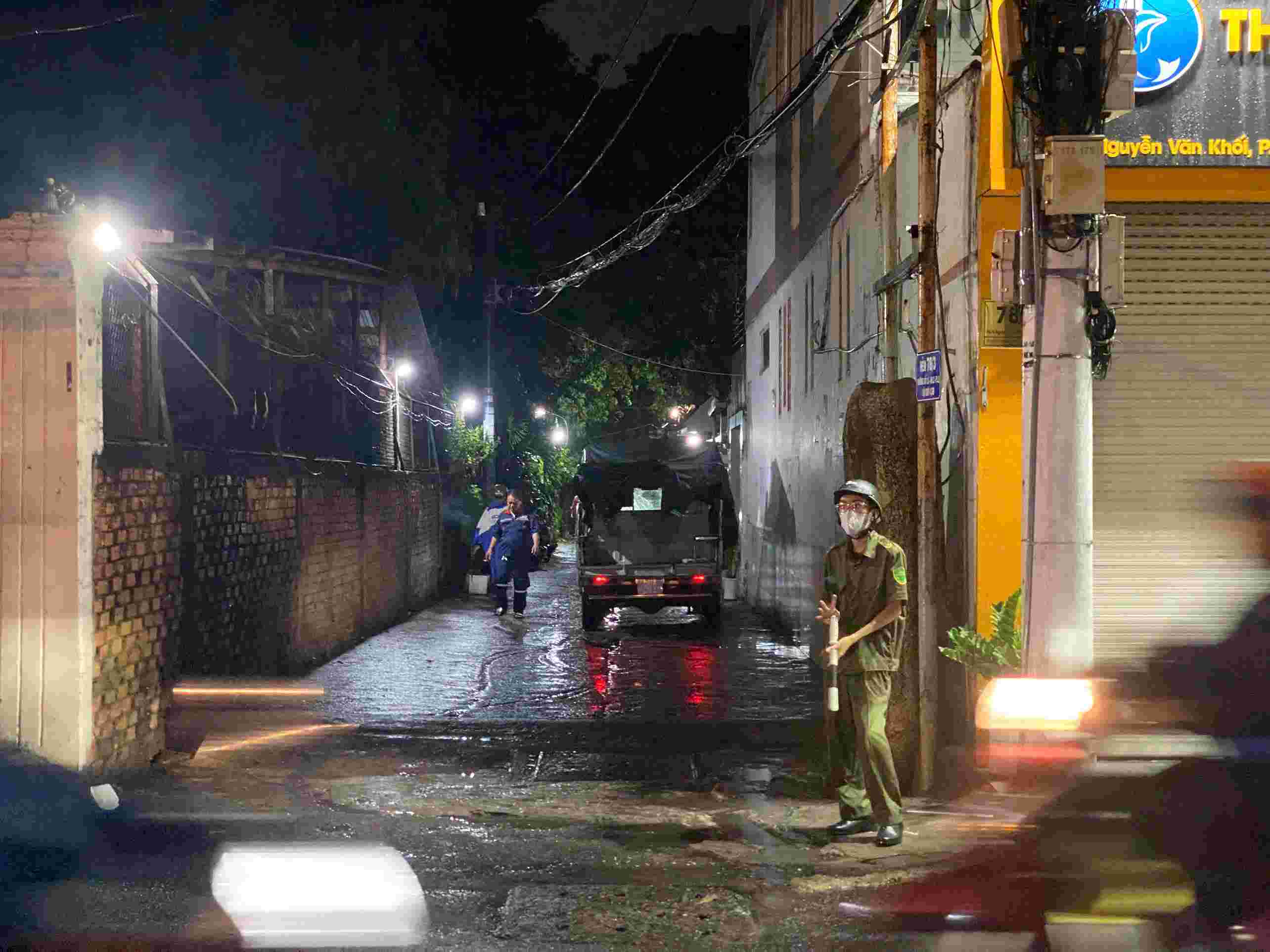 Police block off the alley where the girl was suspected of being murdered in her rented room in Go Vap district. Photo: Minh Tam
