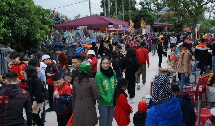 Den Ha Doi con gin giu bao ton net dep van hoa le hoi truyen thong cua den gan lien voi cho Giai - phien cho cau may doc nhat vo nhi tai Hai Phong, chi hop mot lan trong nam vao ngay mung 2 Tet Nguyen dan. Anh: Do Hoang