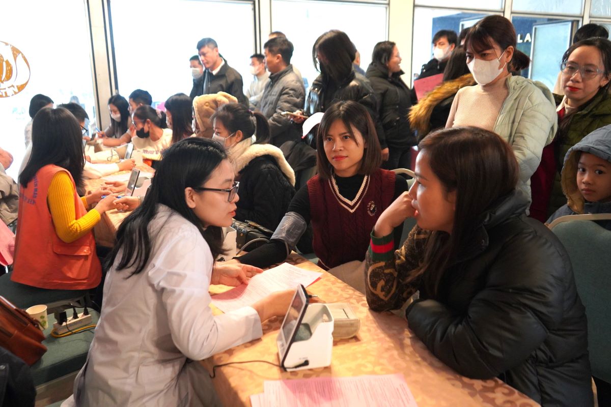 More than 500 union members of Hai Phong City's workers and employees participated in the blood donation festival "Red Drops of Love". Photo: Mai Dung