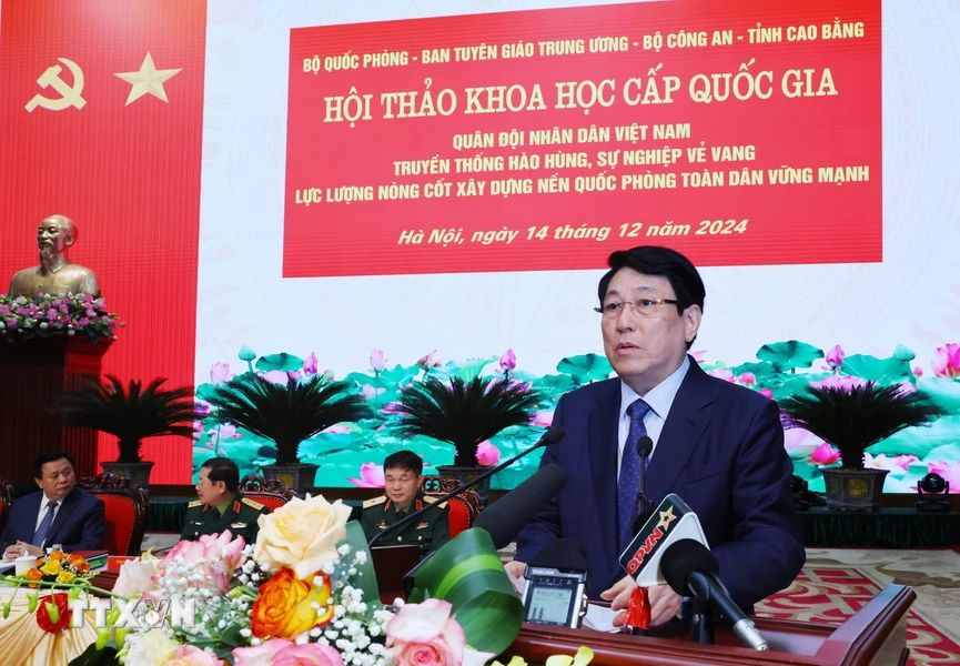Politburo member and President Luong Cuong - Commander-in-Chief of the armed forces - attended and delivered a speech at the National Scientific Conference on the Vietnam People's Army. Photo: VNA