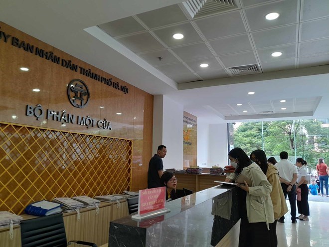 People need to pay attention to new regulations on changing driving licenses in 2025. Photo: Xuyen Dong