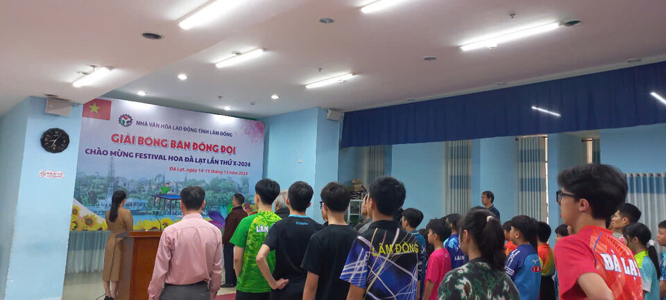 Table tennis tournament in response to Da Lat Flower Festival with the participation of more than 100 workers. Photo: H.Nga