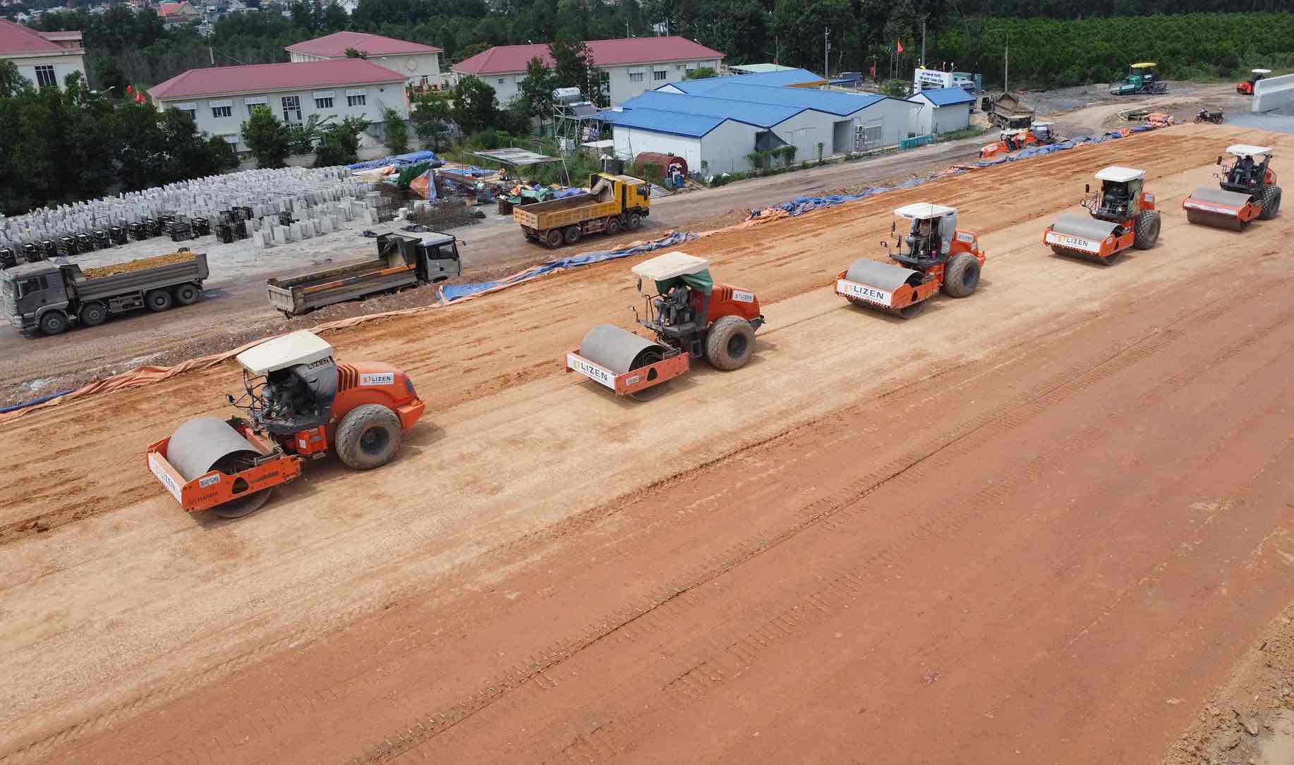 Construction of package 21 of Bien Hoa - Vung Tau expressway through Dong Nai province. Photo: HAC