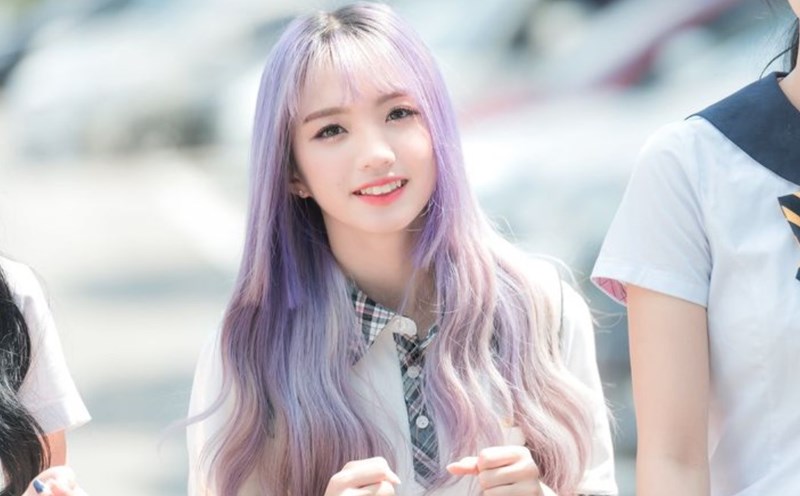 Yeseo (Kep1er) impresses with smoky purple hair to welcome Christmas. Photo: Xinhua