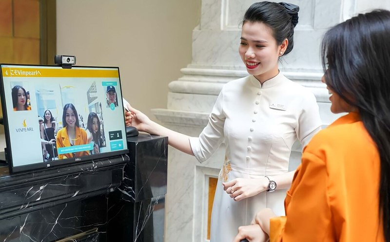 Applying AI technology in hotel operations can enhance the guest experience. Photo: Vin BigData