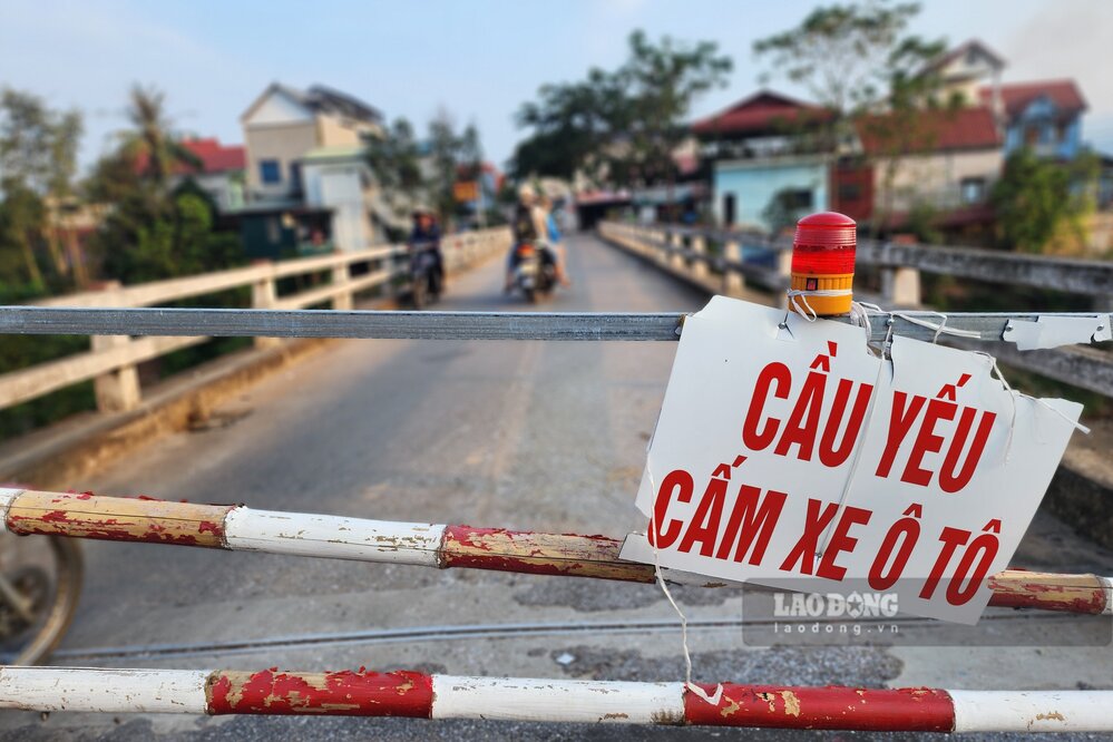 Trước khi có thông báo ngày 14.12, cầu Lương Nha cấm toàn bộ xe ôtô lưu thông (từ ngày 10.9). Ảnh: Tô Công.