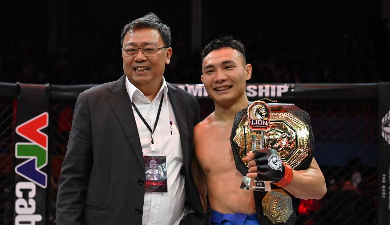 Fighter Nghiem Van Y won the championship belt at MMA Championship 20. Photo: MMA