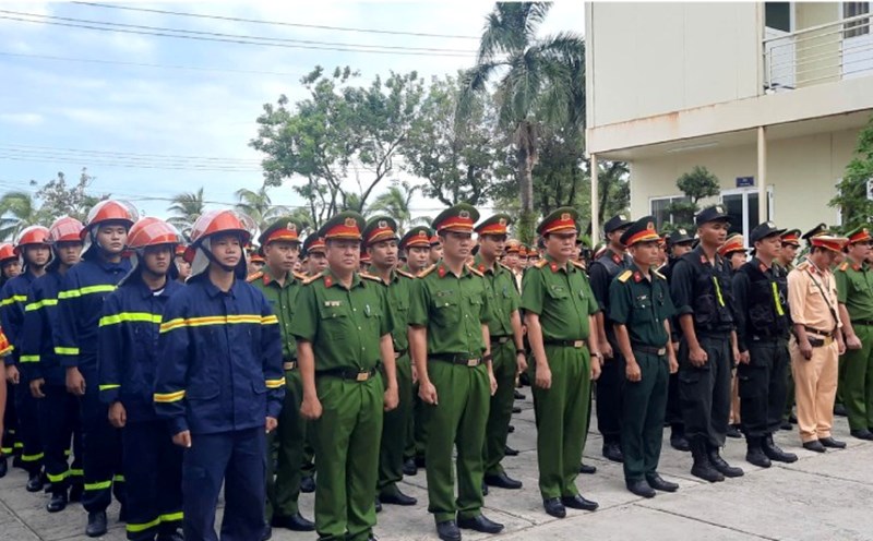 Phu Quoc City Police (Kien Giang) held a launching ceremony to carry out a peak campaign to suppress crime. Photo: Khanh Van
