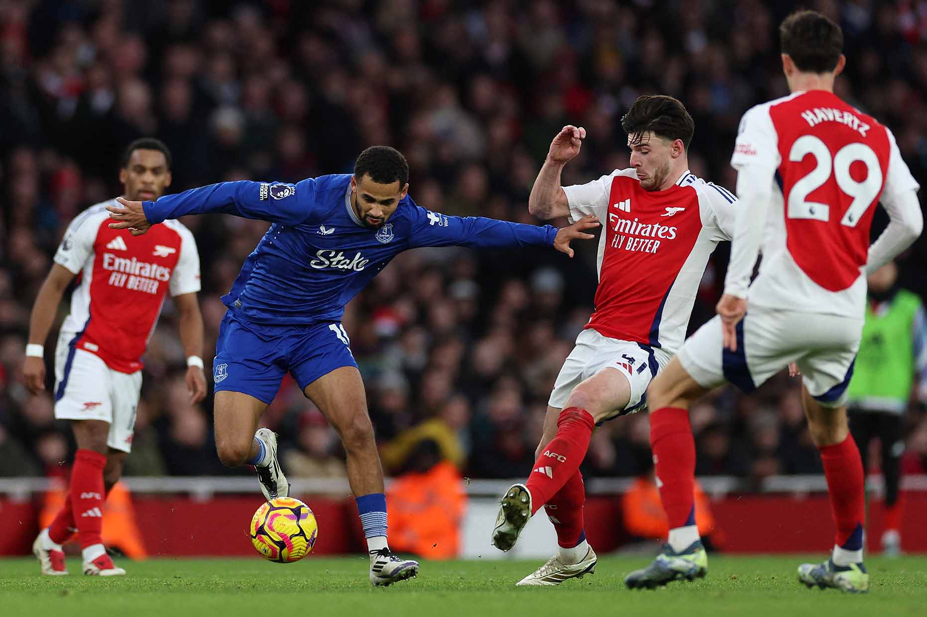 Everton đã khiến Arsenal vã mồ hôi trên sân nhà. Ảnh: AFP