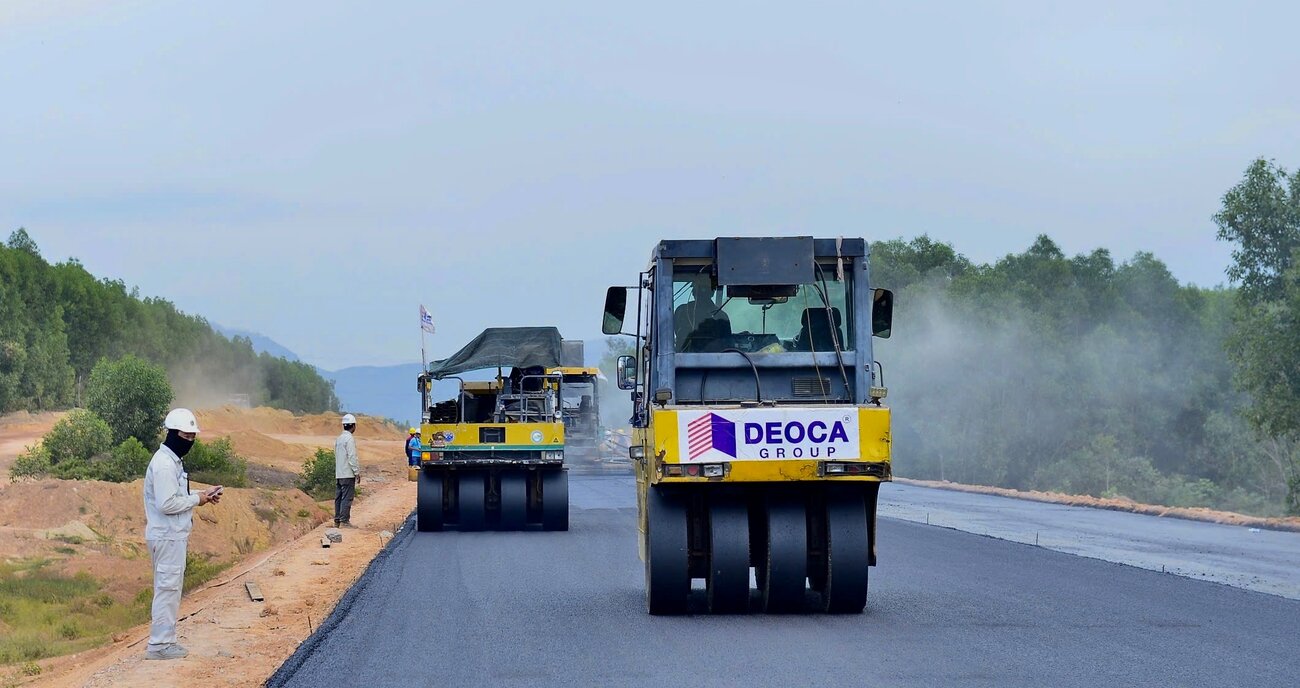 The Quang Ngai - Hoai Nhon Expressway project is 88km long, passing through Quang Ngai province (60.3km) and Binh Dinh province (27.7km). The total investment is 20.4 trillion VND. Photo: Vien Nguyen