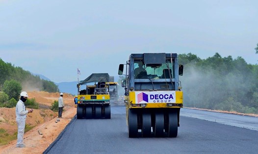 Dự án cao tốc Quảng Ngãi - Hoài Nhơn dài 88km, đi qua địa phận tỉnh Quảng Ngãi (60,3km) và tỉnh Bình Định (27,7km). Tổng mức đầu tư 20,4 nghìn tỉ đồng. Ảnh: Viên Nguyễn