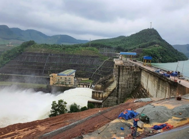 Lakes and hydropower plants will regulate water when heavy rains last for a long time. Photo: Ha Nguyen