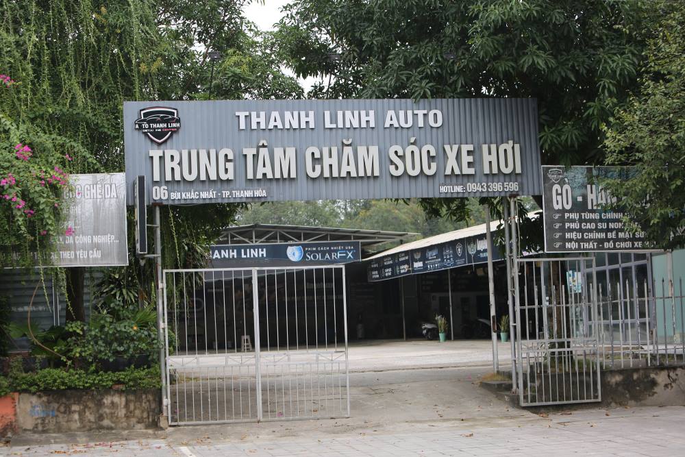 Cac hang quan nam trong khu vuc du an truoc ngay cuong che. Anh: Quach Du