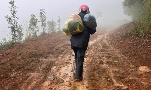 Giáo viên công tác tại vùng khó khăn. Ảnh minh họa: Hương Nha