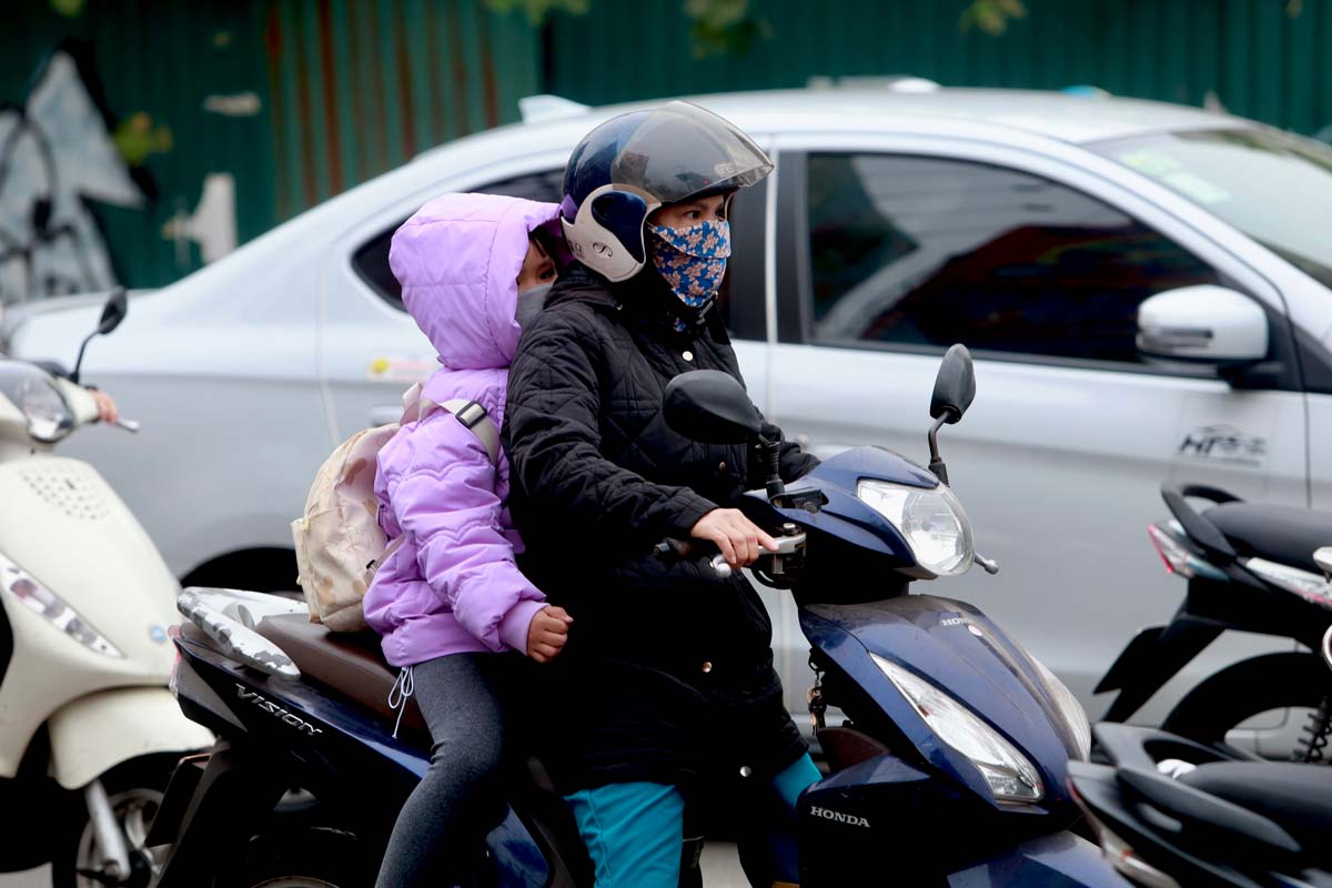 Weather forecast for Hanoi tomorrow morning, December 16, will continue to be cold. Photo: Viet Anh